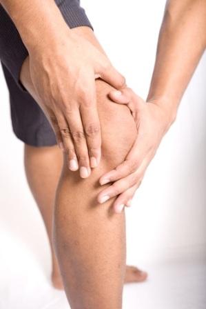knee_pain_man_holding.jpg